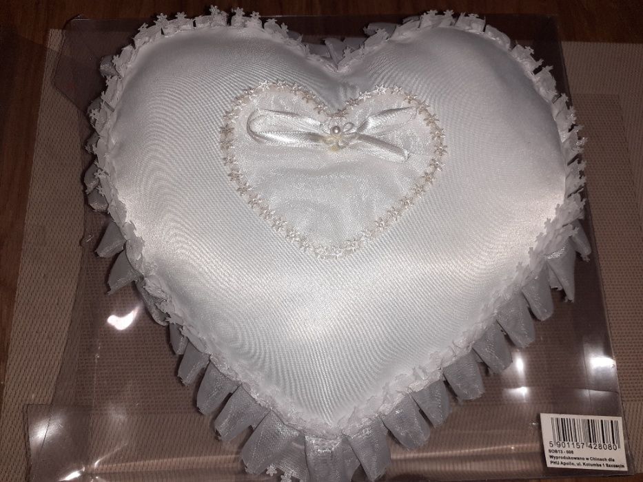 atłasowa poduszka na obrączki serce ślub