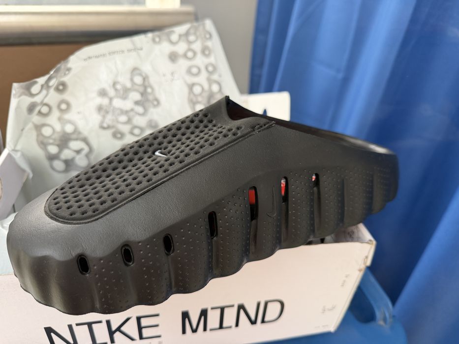 klapki Nike Mind 001 w wersji Black Chrome