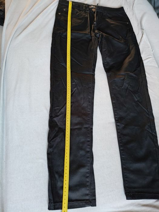 Sprzedam chłopięce spodnie czarne,sportowo-eleganckie rozm.158