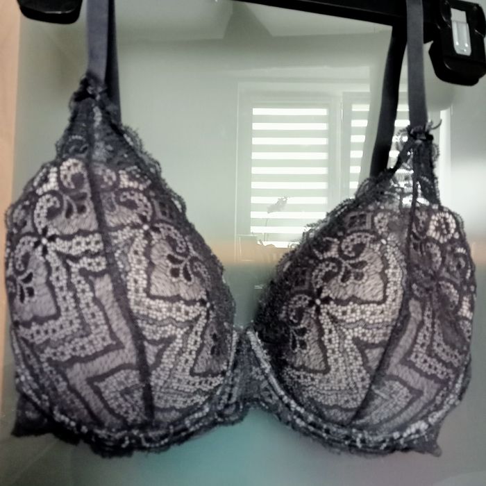 Biustonosz koronkowy Esotiq 70E