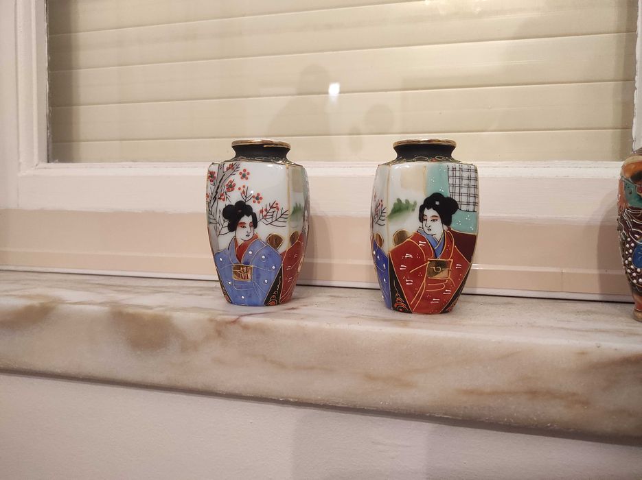 Par de jarrinhos japoneses em porcelana – 10 cm