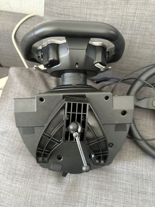 Volante + pedais thrustmaster TX racing wheel