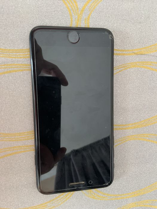 Продам телефон айфон 7+