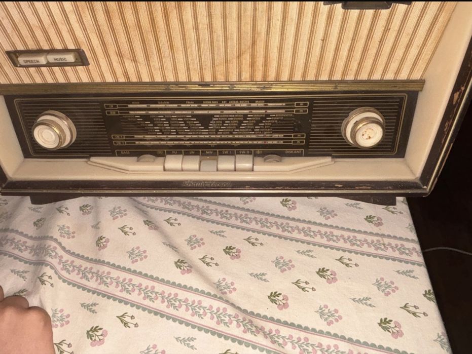 Rádio antigo da Schaub-Lorenz