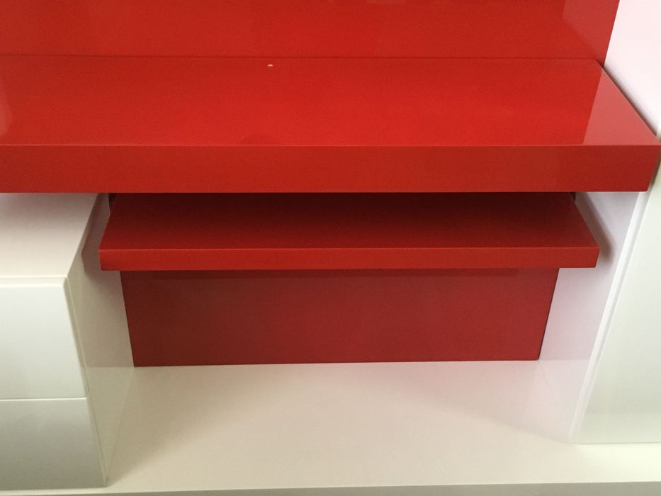 Móvel de parede moderno com design funcional