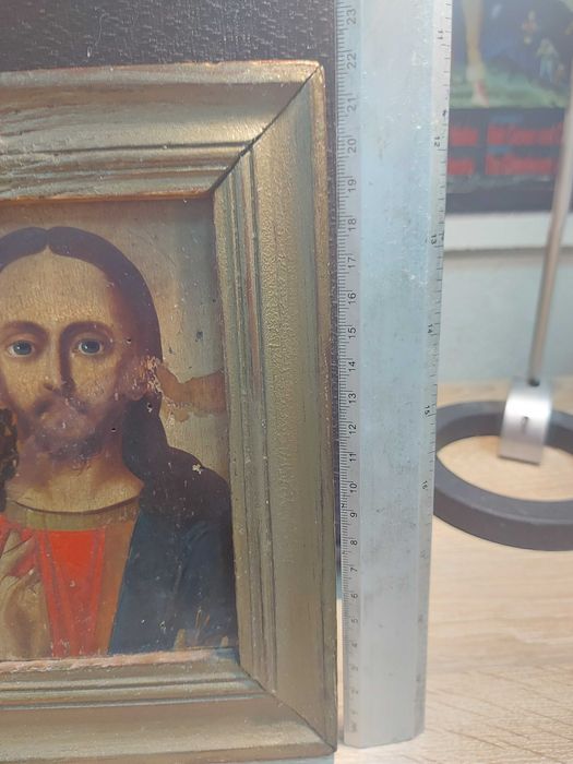 Старовинна ікона з деревіни.
