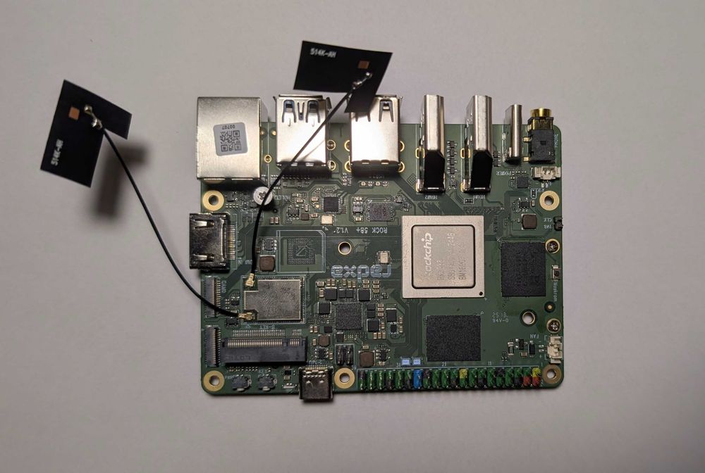 Radxa Rock 5b+ 8gb на деталі