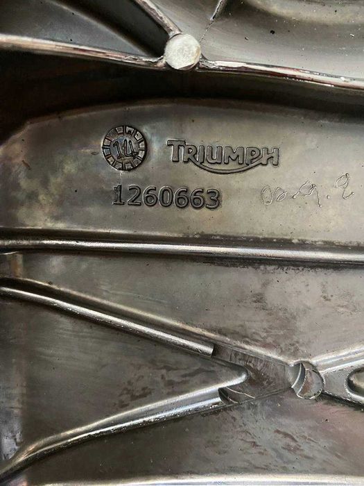 Triumph Thunderbird 1600 Кришка двигуна triumph 1260663