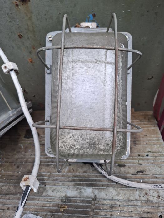Lampa kanałowa używana