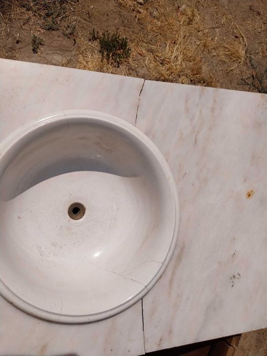 Móvel lavatório antigo (Massarelos) em castanho maciço e mármore