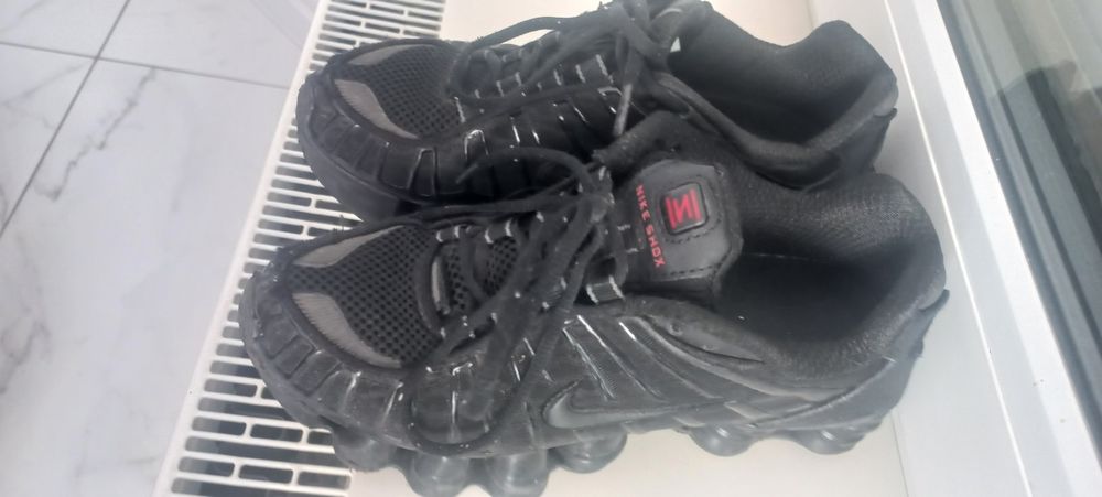 Buty Nike Shox  rozmiar 37.5