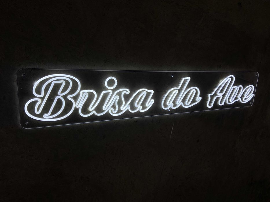 Letreiros em Neon LED Personalizados – Reclames Luminosos Sob Medida