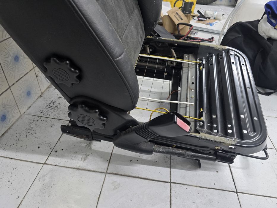 Banco Discovery TD5 cinzento