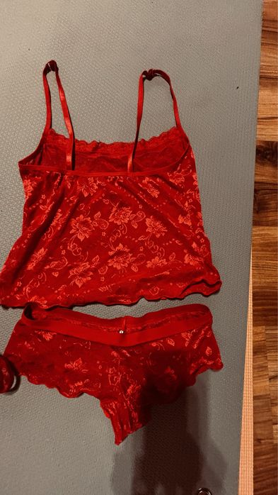 Czerwony komplet bielizny,stringi