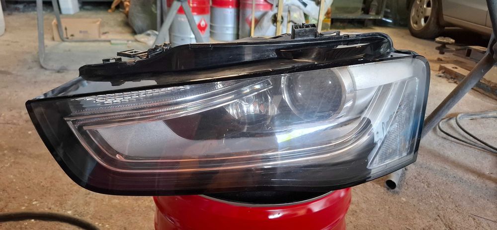 Otica esquerda Audi A4 B8