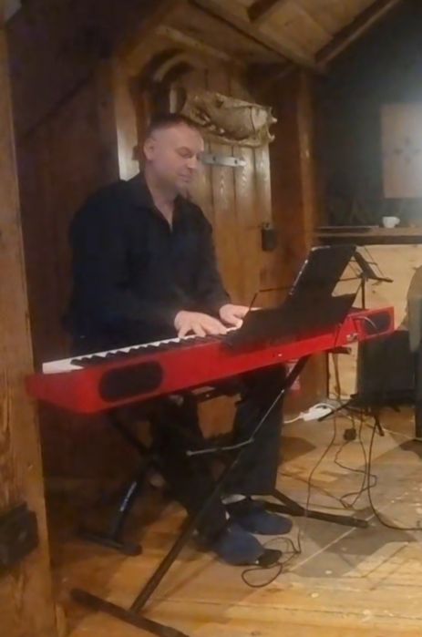 Przeboje przy pianinie Smooth jazz , wokal, puzon.