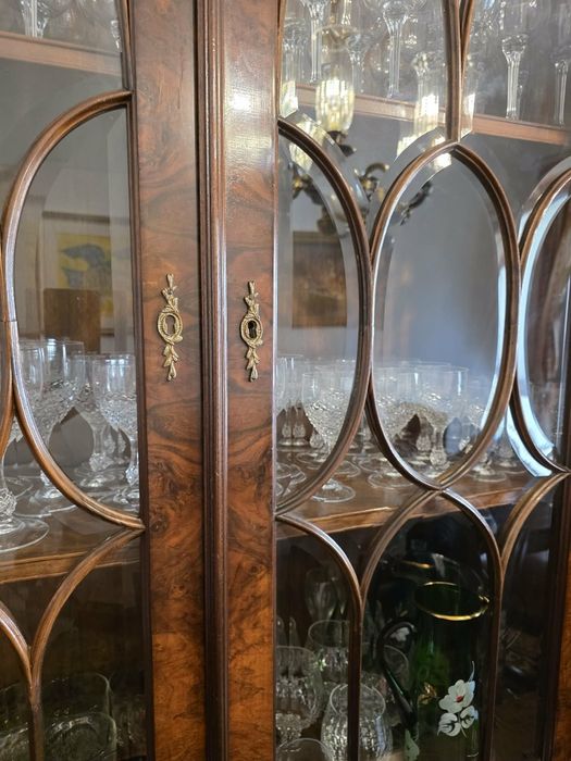 Movel de sala e Mesa com cadeiras em pele