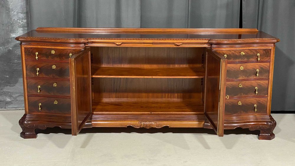 Reprezentacyjny angielski zestaw jadalniany: stół, witryna, komoda