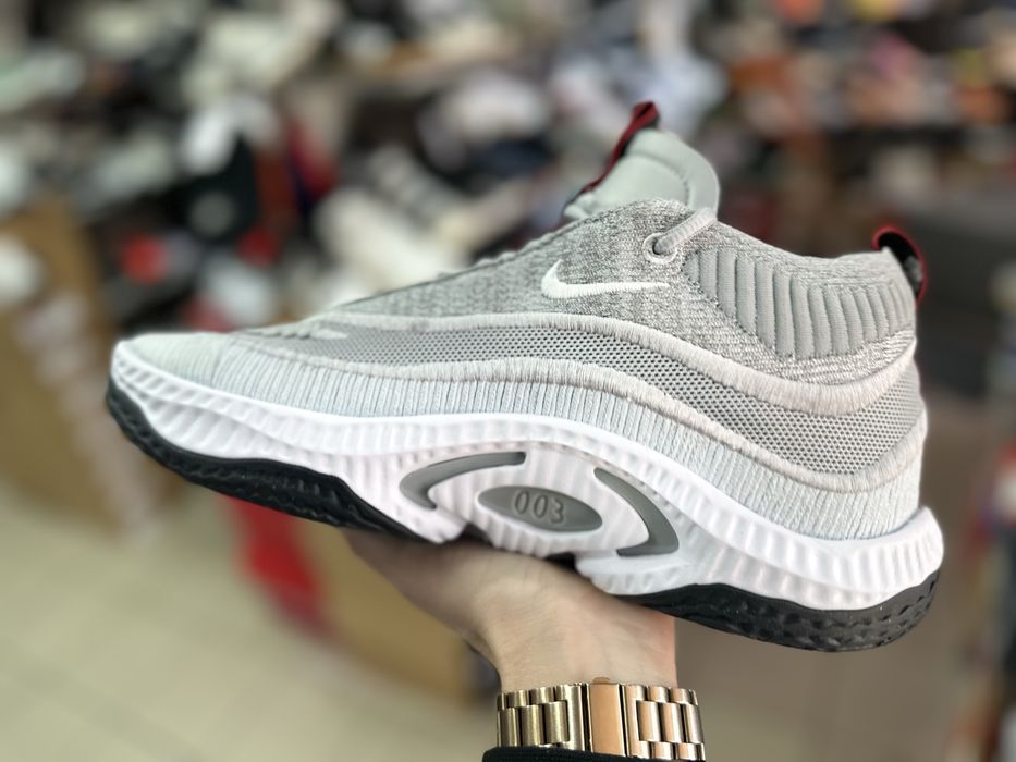 кросівки Nike Cosmic Unity 3 ( РОЗМІР 43 )