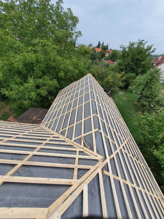 Kompleksowe Usługi Dekarskie- Budowa Dachu, Naprawy i Montaż Rynien,