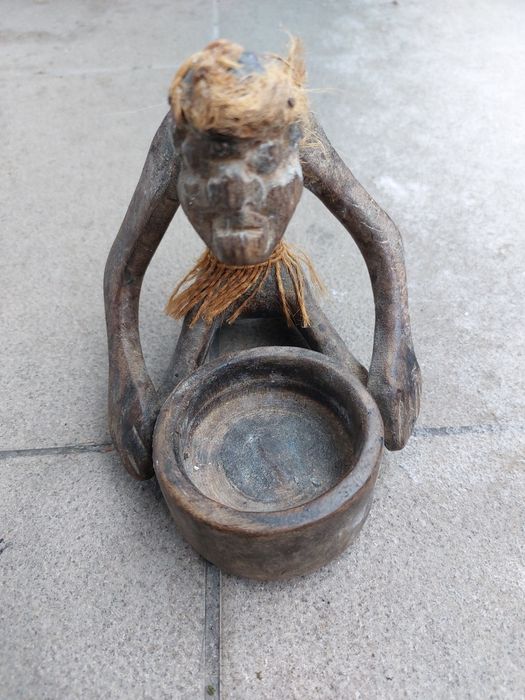 Popielniczka z drewna tekowego lub mahoniu