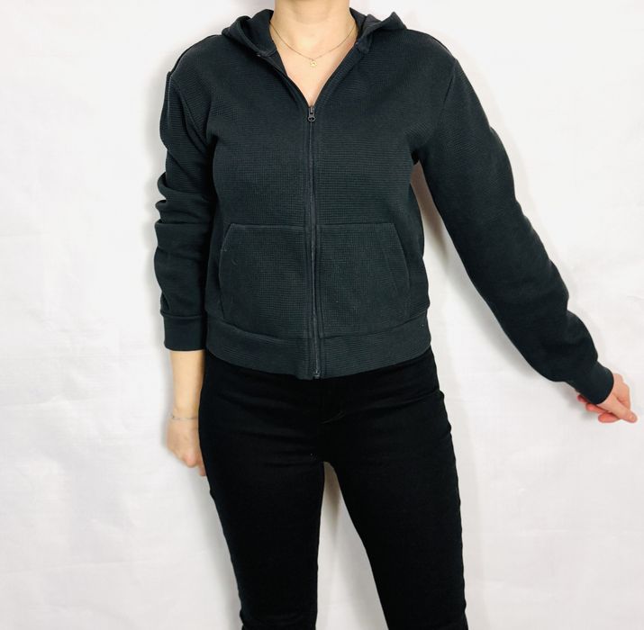 Granatowa bluza z kapturem i zamkiem S 36