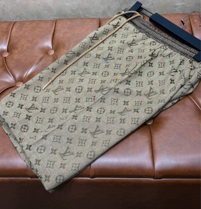 Літній костюм Louis Vuitton бежевий літній костюм луї віттон бежевий