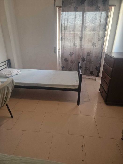 Quartos compartilhado em Odivelas, centro, próximo ao metro.