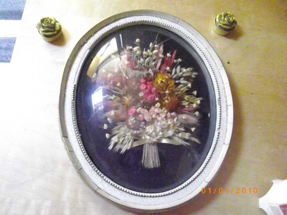 Vintage oval concave glass frame with dried flowers