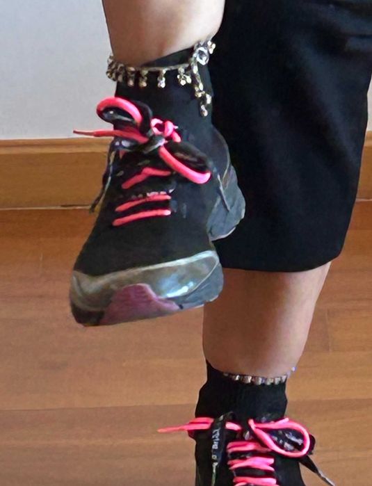 Tenis Desigual em preto