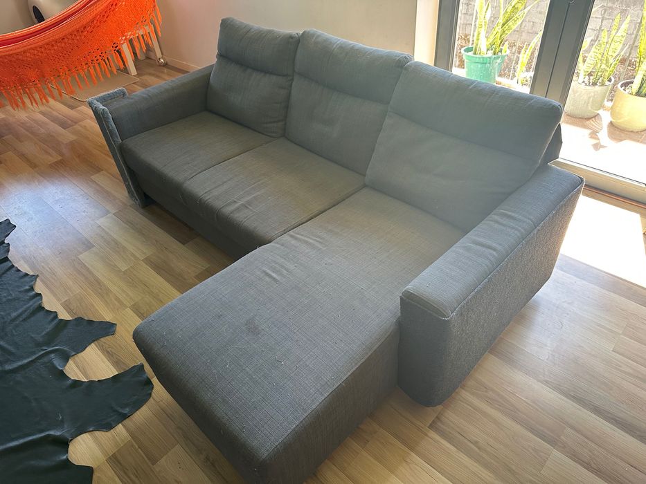 Sofá de três lugares