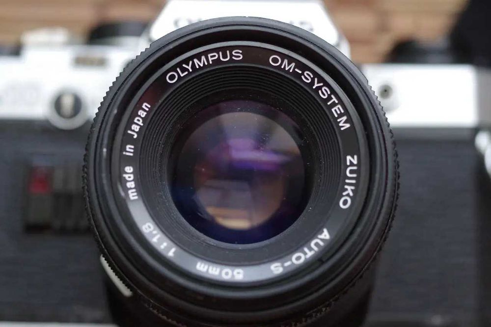 Фотоаппарат Olympus om-10 + Olympus OM Zuiko 50 mm 1.8 с ремнем