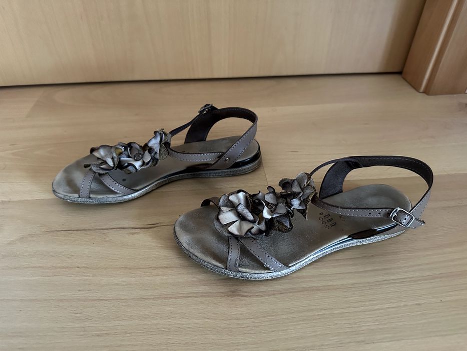 Sandálias Castanhas super giras Nº 38