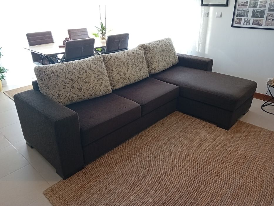 Sofá com cama e baú