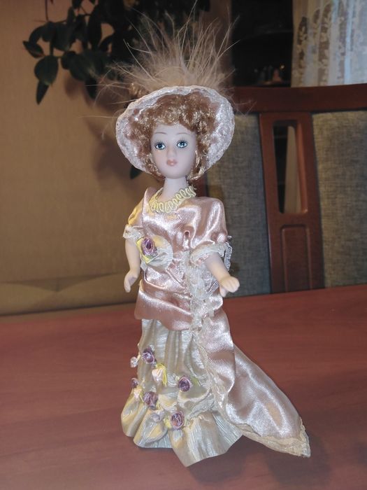 Lalka porcelanowa