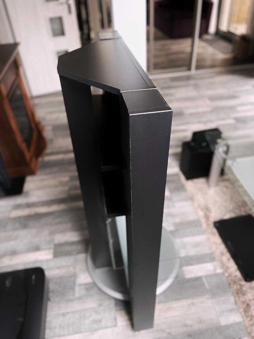 Solidny stojak RTV – szklane półki, solidny, bardzo stabilny