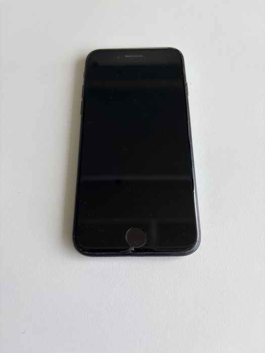 Iphone se 2a geracao com pequena marca junto touchid