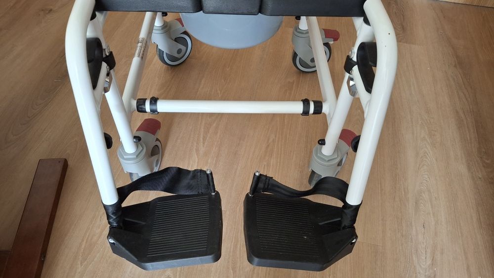 Cadeira de banho com rodas