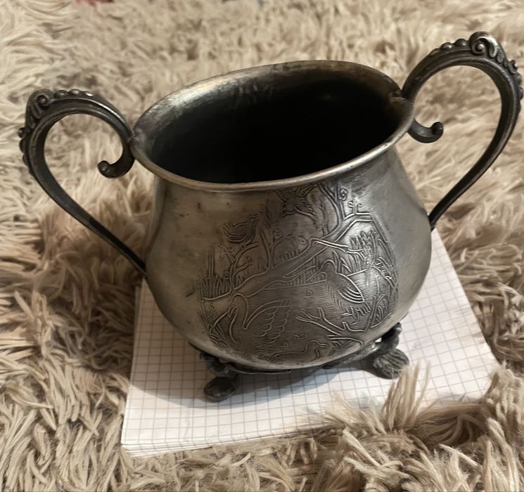 Старинная сахарница