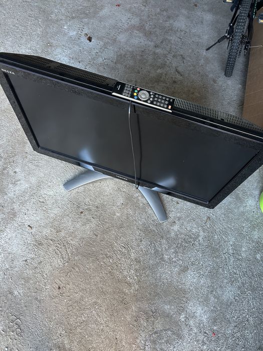 Sprzedam telewizor Toshiba 42 cale z pilotem