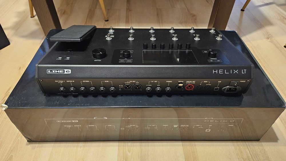 Line 6 HELIX LT - multiefekt, procesor gitarowy - interface