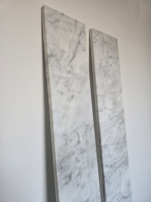 Parapety marmurkowe szaro białe