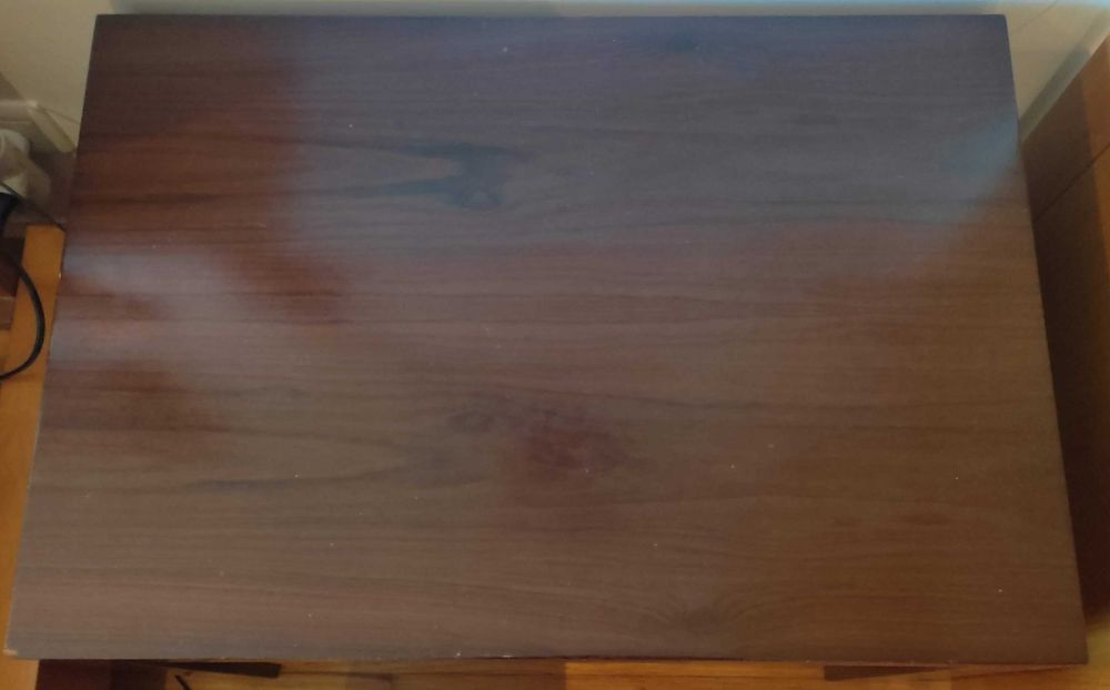 Conjunto de 2 mesas de cabeceira, cama (inclui o estrado) em cerejeira