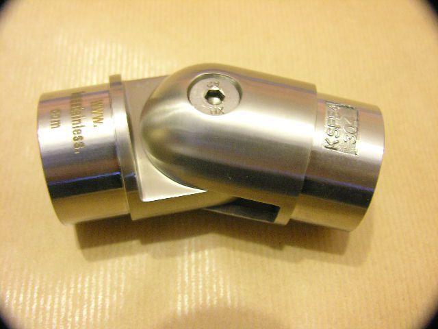 Nierdzewne regulowane kolano balustrady.