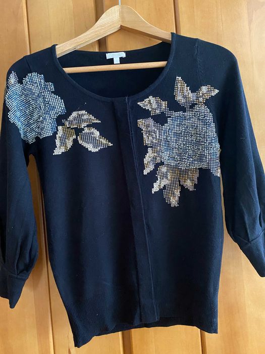 Elegancki czarny sweterek z haftem Solar S