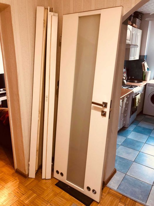 drzwi łazienkowe prawe 70 z framugami