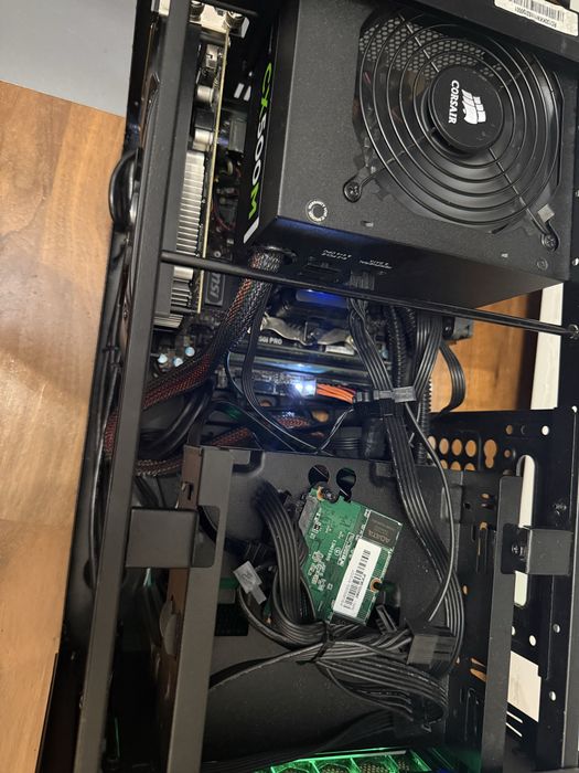 Minimalistyczny komputer i5 7500, karta 1050 ti
