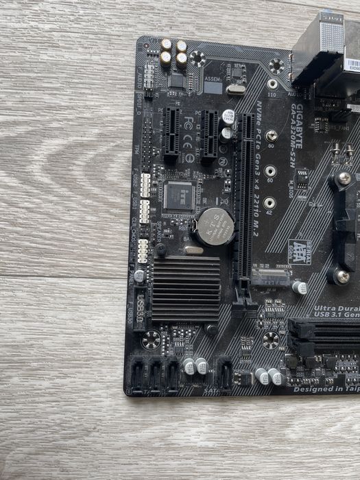 Gigabyte a320m материнська amd  am4+