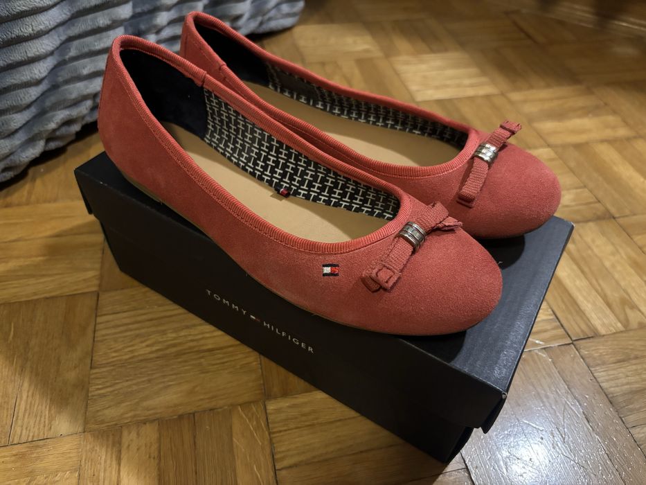 Czerwone zamszowe baleriny Tommy Hilfiger