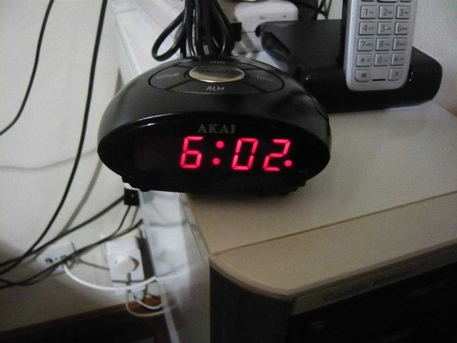 Despertador digital AKAI
